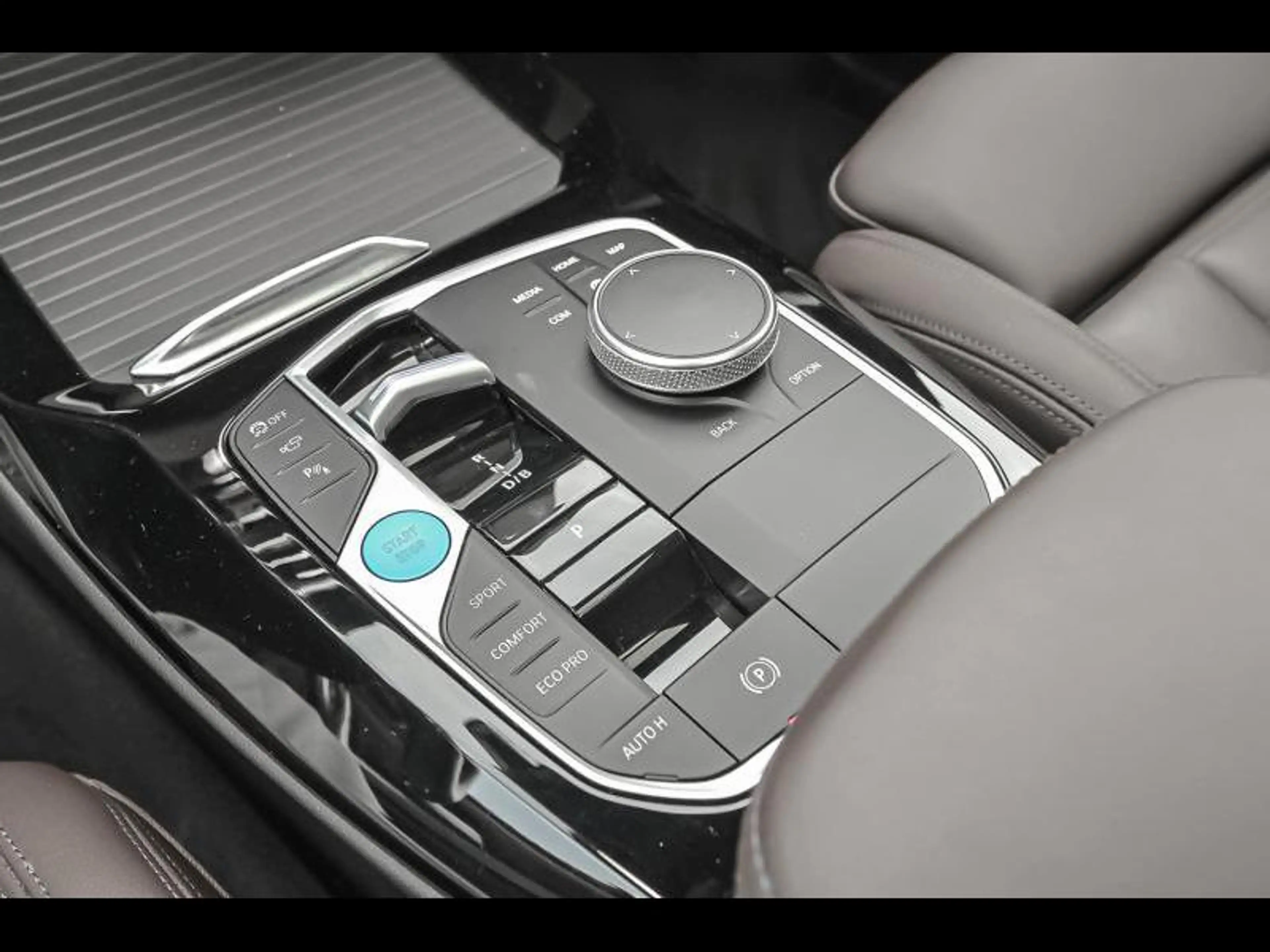 BMW iX3 Impressive — photo 11