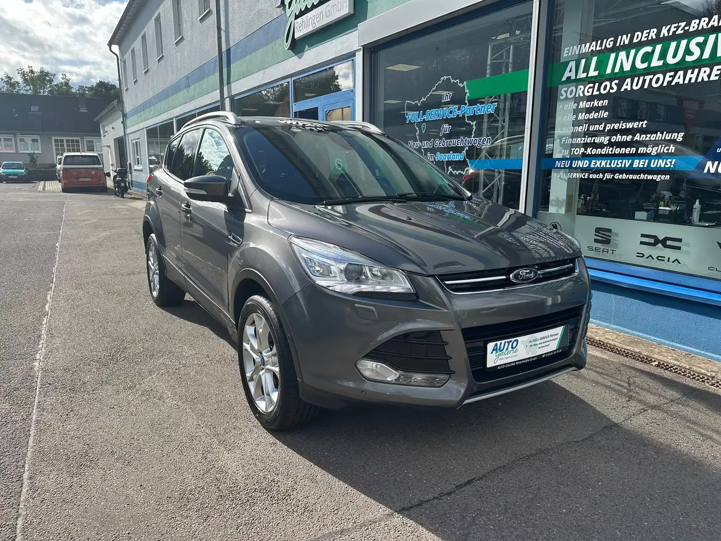 Ford Kuga 1.6 EcoBoost KAT Titanium Gris - 2
