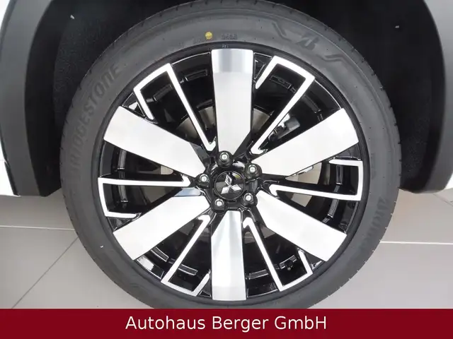 Mitsubishi Outlander view 23