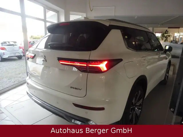 Mitsubishi Outlander view 5