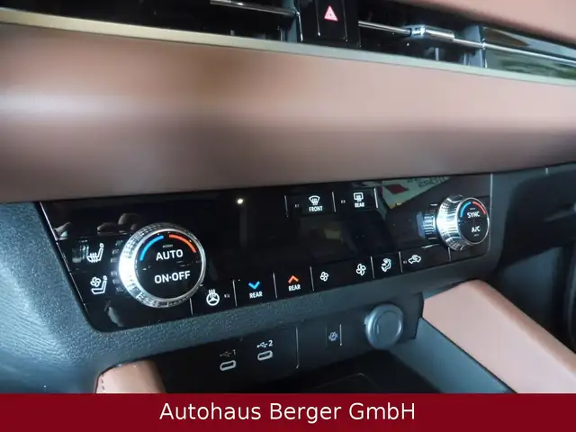 Mitsubishi Outlander view 11