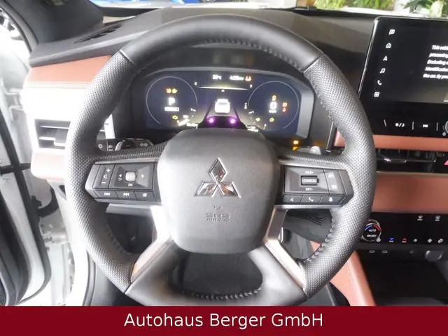 Mitsubishi Outlander view 9
