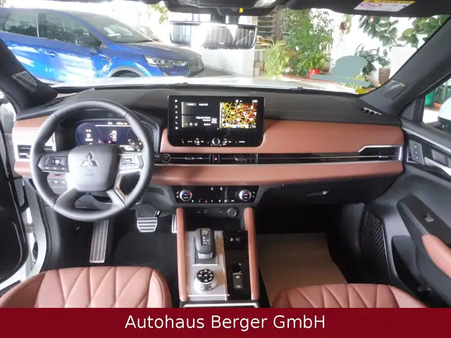 Mitsubishi Outlander view 20
