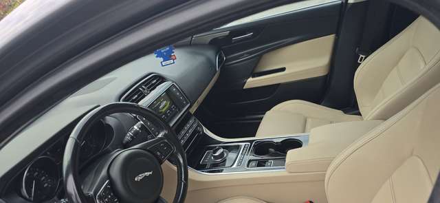 Imagine Jaguar XE E-Performance Aut. Pure