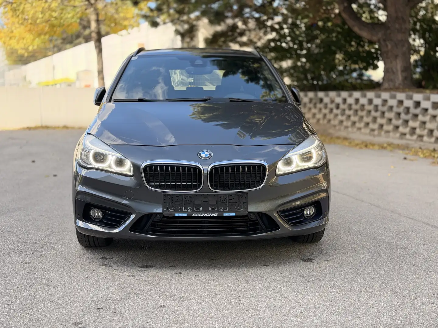 BMW 218 218d Active Tourer Sport Line Aut. Grau - 2