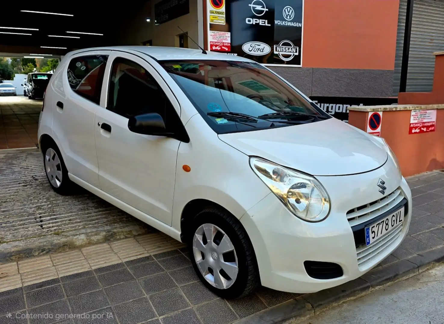 Suzuki Alto Pequeño Manual de 5 Puertas Blanco - 2