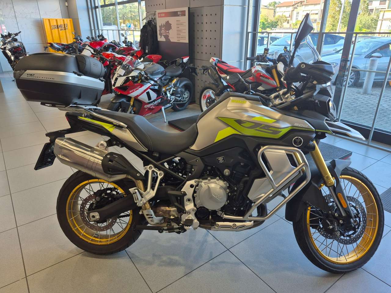 Voge Valico 900