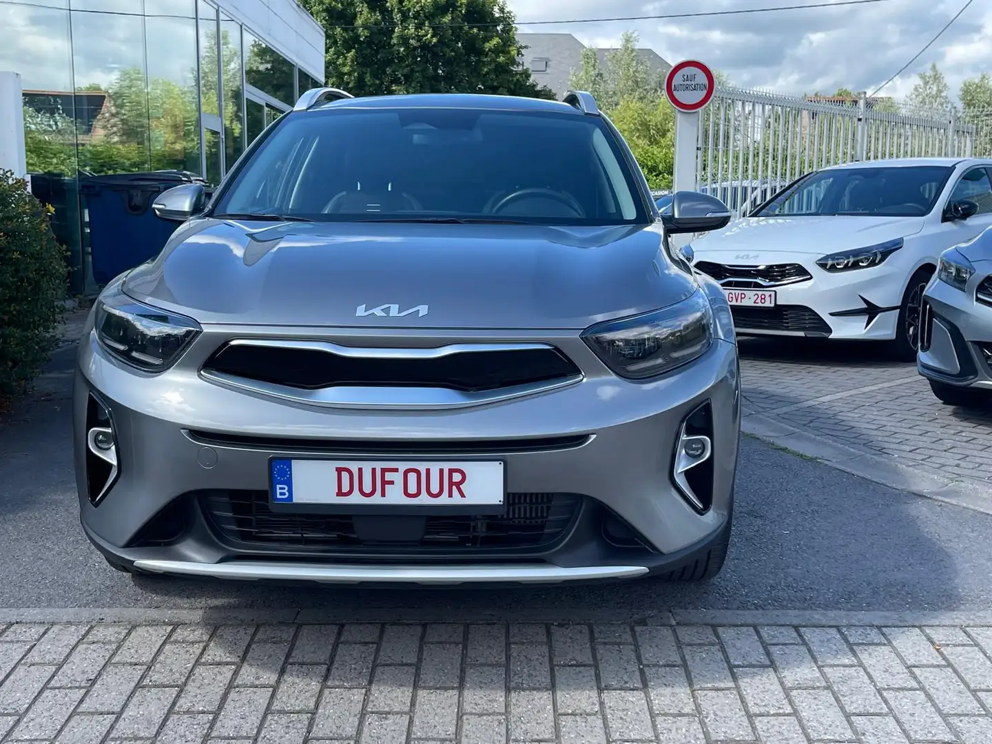 Kia Stonic 1.0 T Inspire Plus ISG Gris - 2