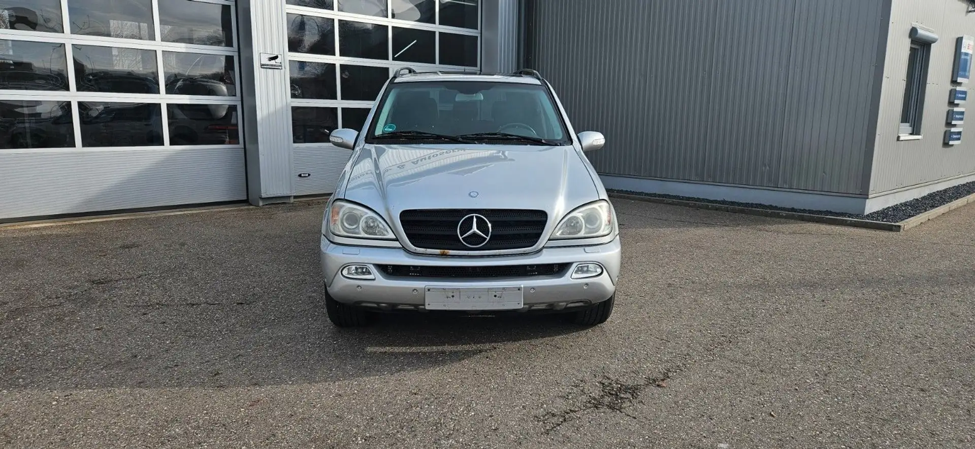 Mercedes-Benz ML 320 Stříbrná - 2