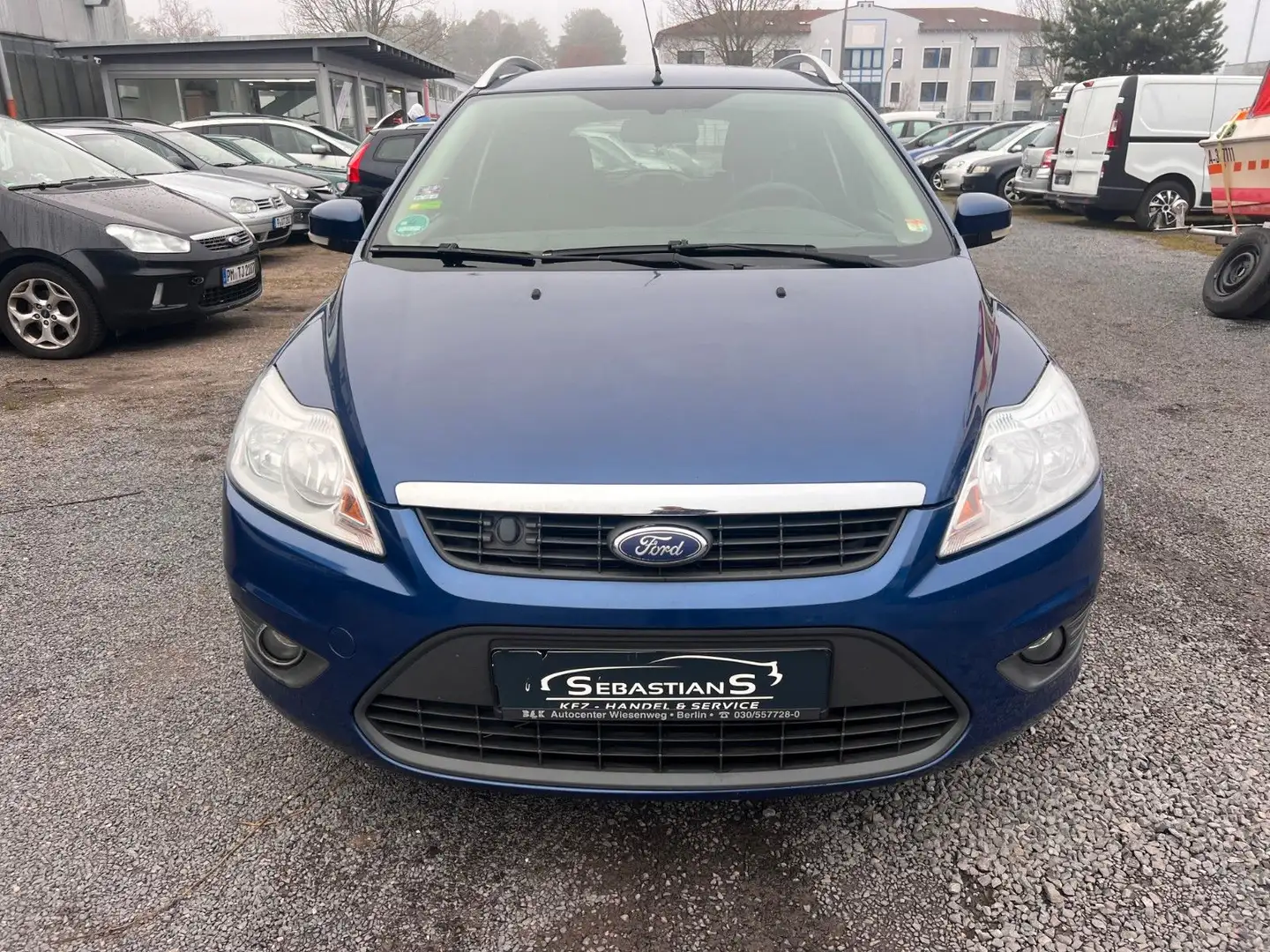 Ford Focus 1,8 Ghia Turnier plava - 2