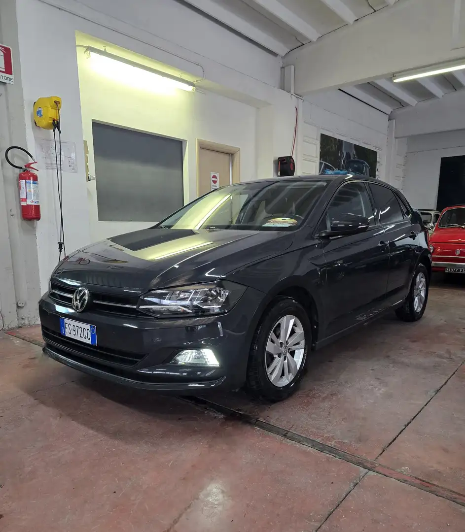 Volkswagen Polo 5p 1.0 Comfortline 65cv Neopatentati Gris - 1