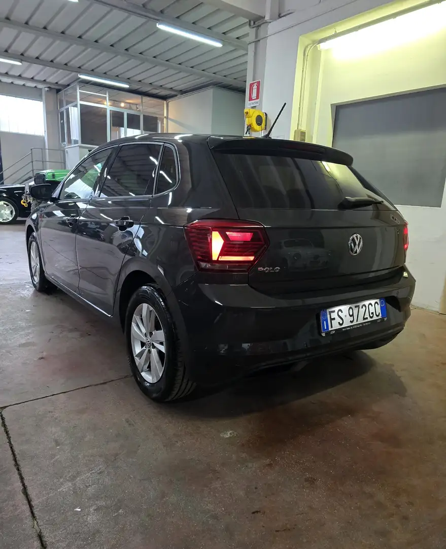 Volkswagen Polo 5p 1.0 Comfortline 65cv Neopatentati Gris - 2