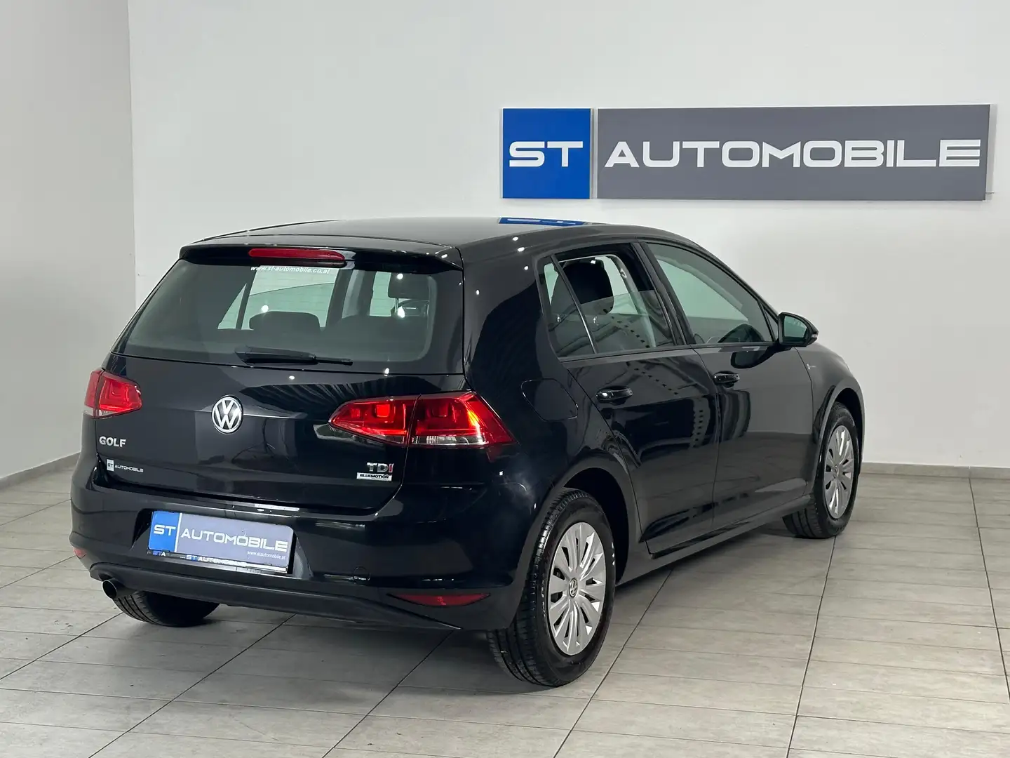 Volkswagen Golf Trendline BMT // 1.BESITZ // TEMPOMAT // Schwarz - 2