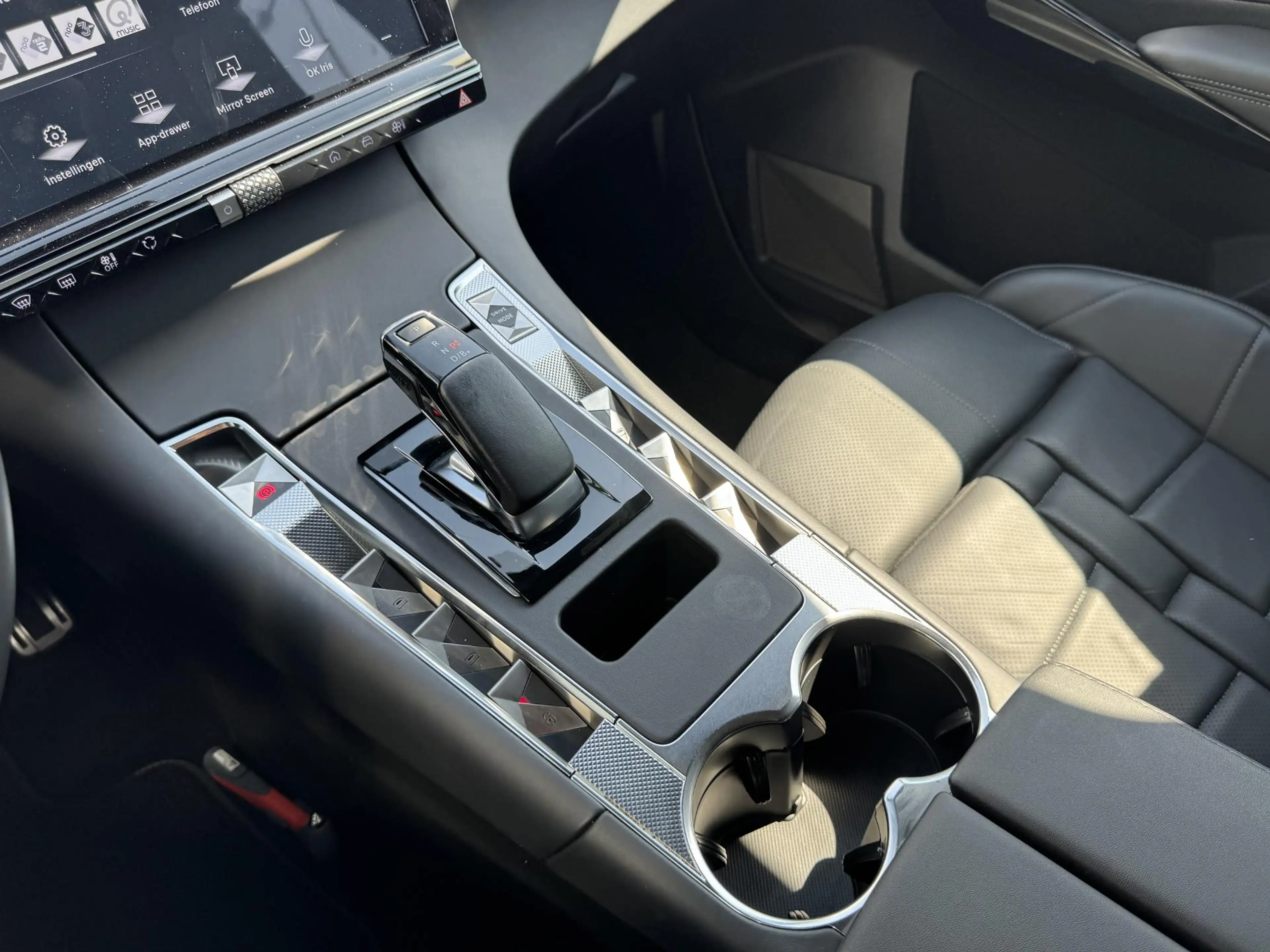 DS Automobiles DS 7 E-Tense 300 4x4 Performance Line — photo 10