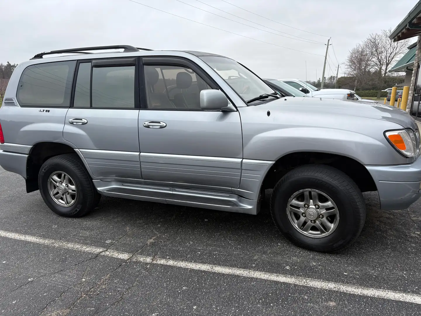 2001 Lexus LX | $ 9,000 | 365,000 km | Gasoline SUV for sale by Private ...