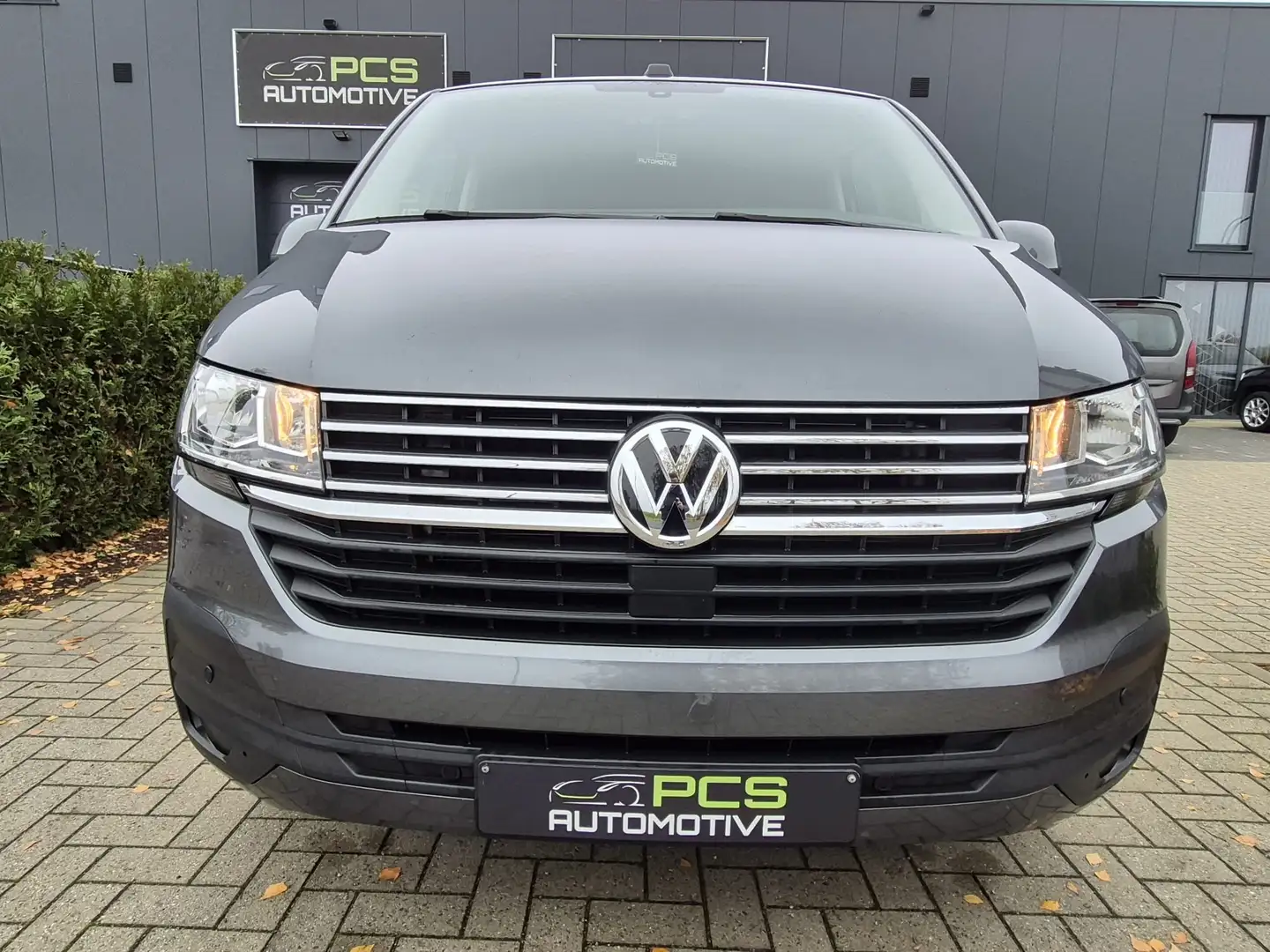 Volkswagen T6.1 Caravelle 2.0 TDi DSG AUTOMAAT / BTW-aftr / 9 Zitpl /1e Eig. Grau - 2