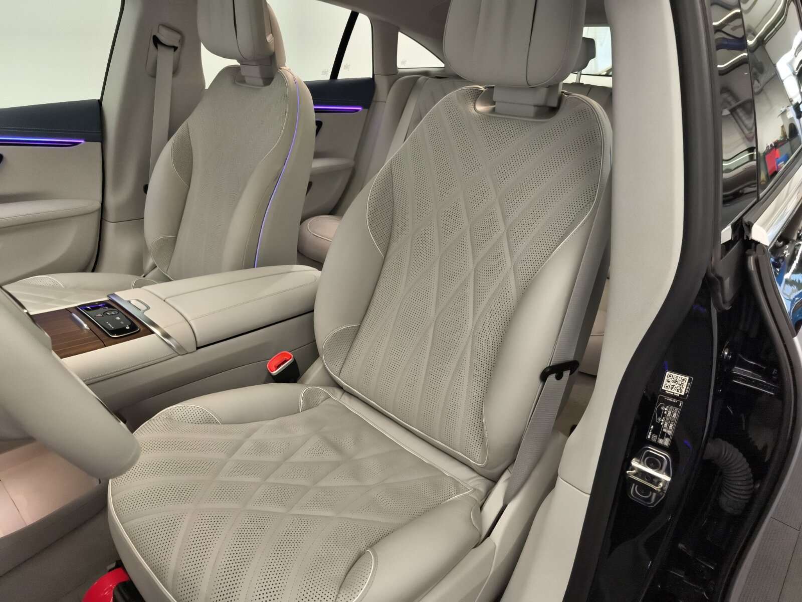 Mercedes-Benz EQS