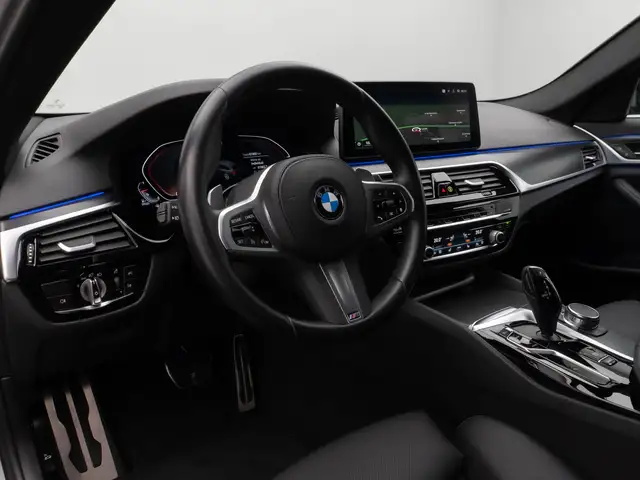 BMW 5 Series view 21