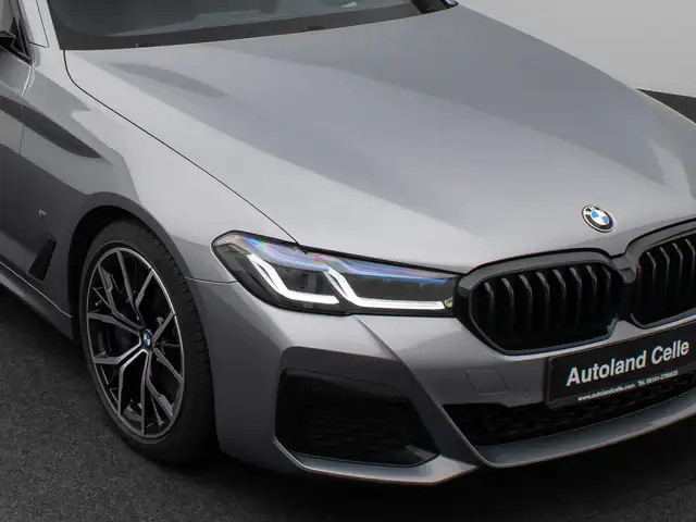 BMW 5 Series view 18