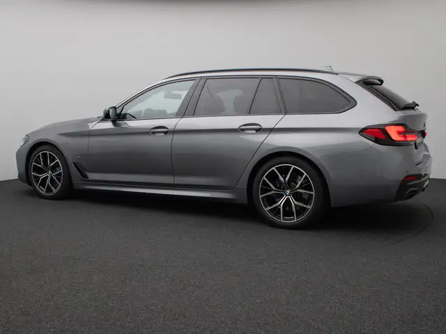 BMW 5 Series view 10