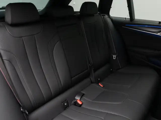 BMW 5 Series view 30