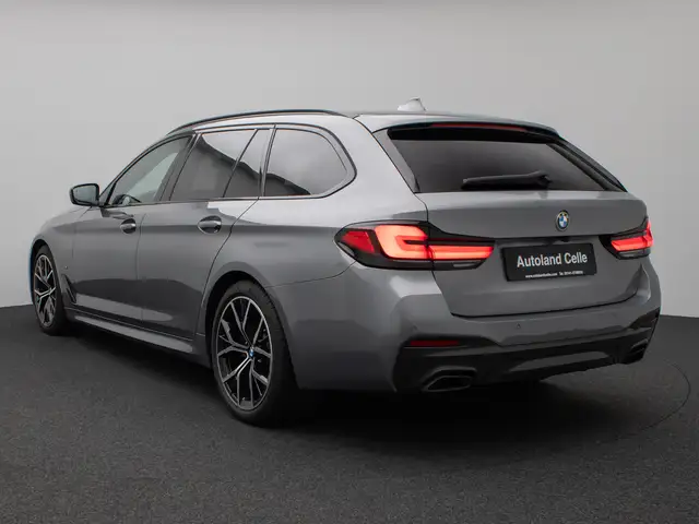 BMW 5 Series view 9