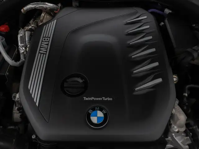 BMW 5 Series view 19