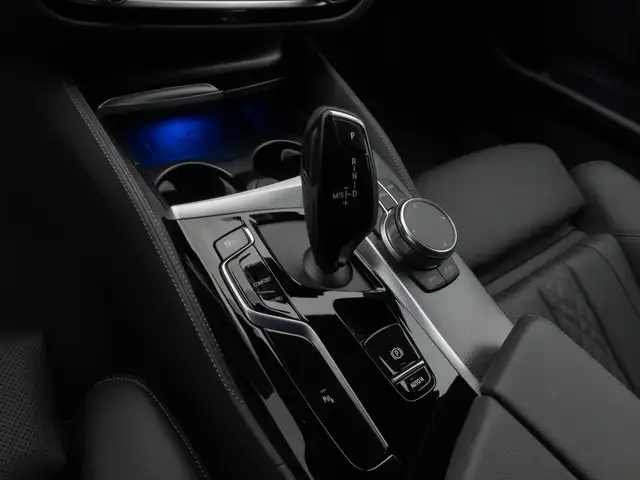 BMW 5 Series view 23