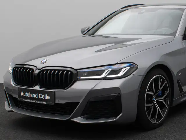 BMW 5 Series view 17