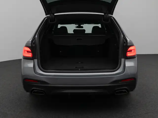 BMW 5 Series view 14