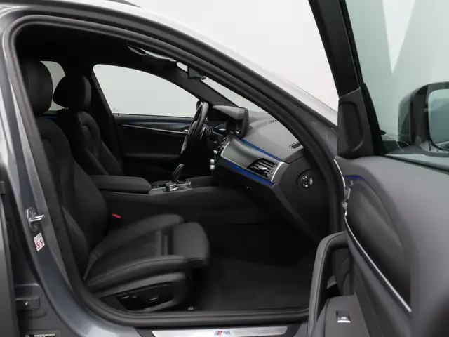 BMW 5 Series view 25