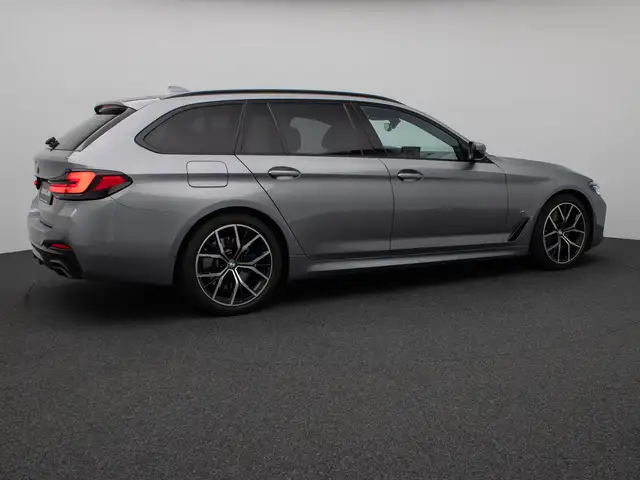 BMW 5 Series view 6