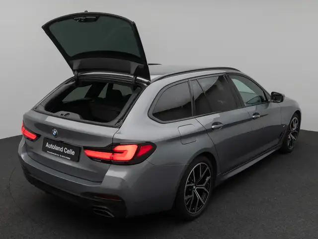 BMW 5 Series view 13