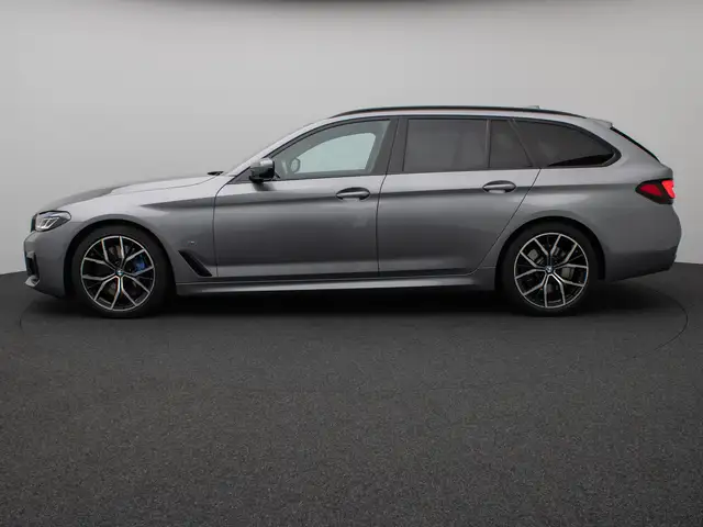 BMW 5 Series view 11