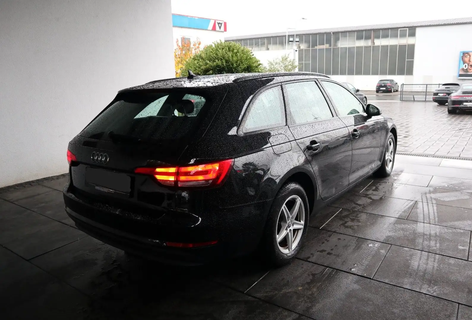 Audi A4 Avant 2.0 TDI Automatik Zwart - 2