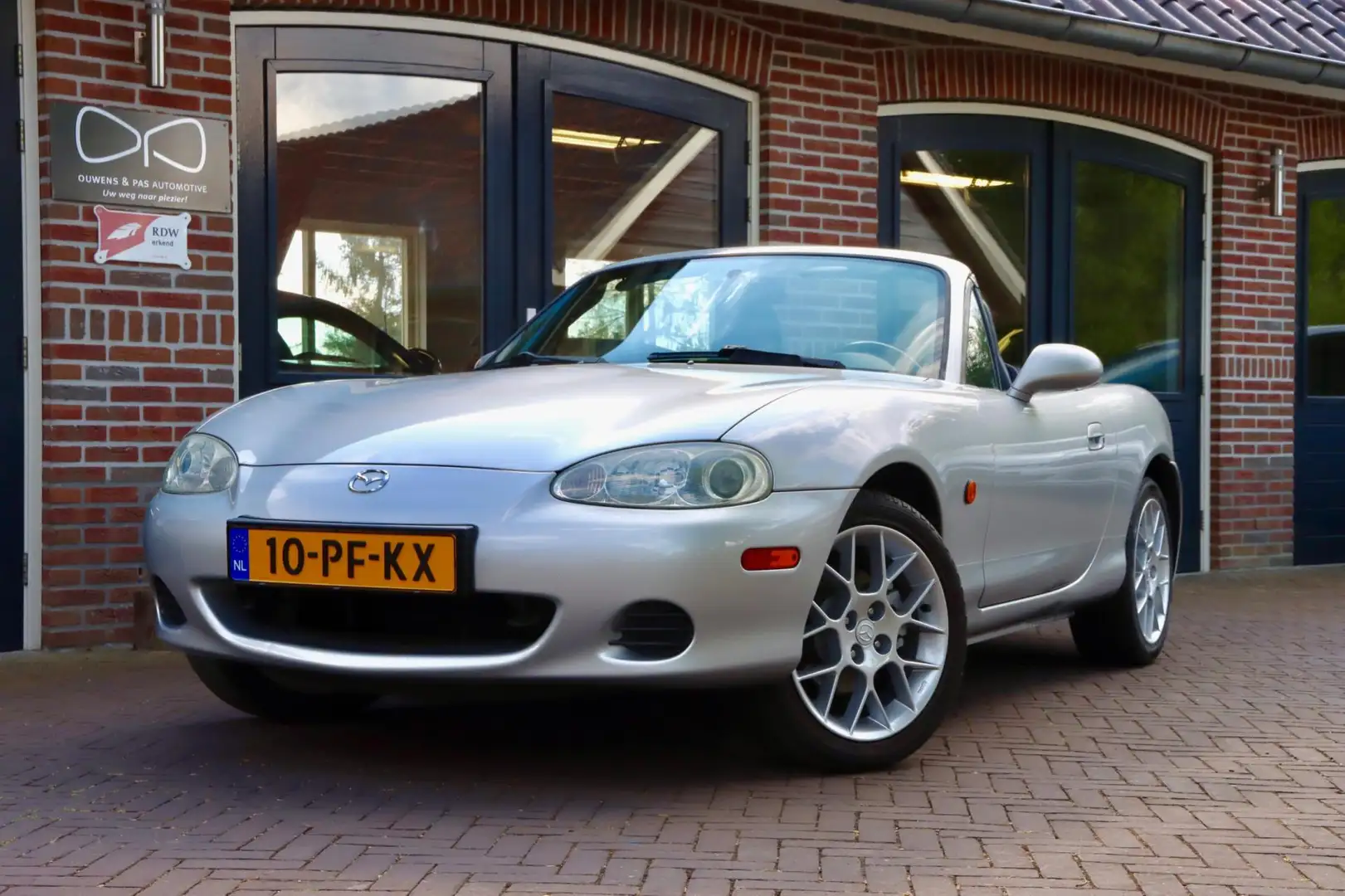 Mazda MX-5 1.6i Dynamic | NAP | 2e Eigenaar | NIEUWE DORPELS Grijs - 1