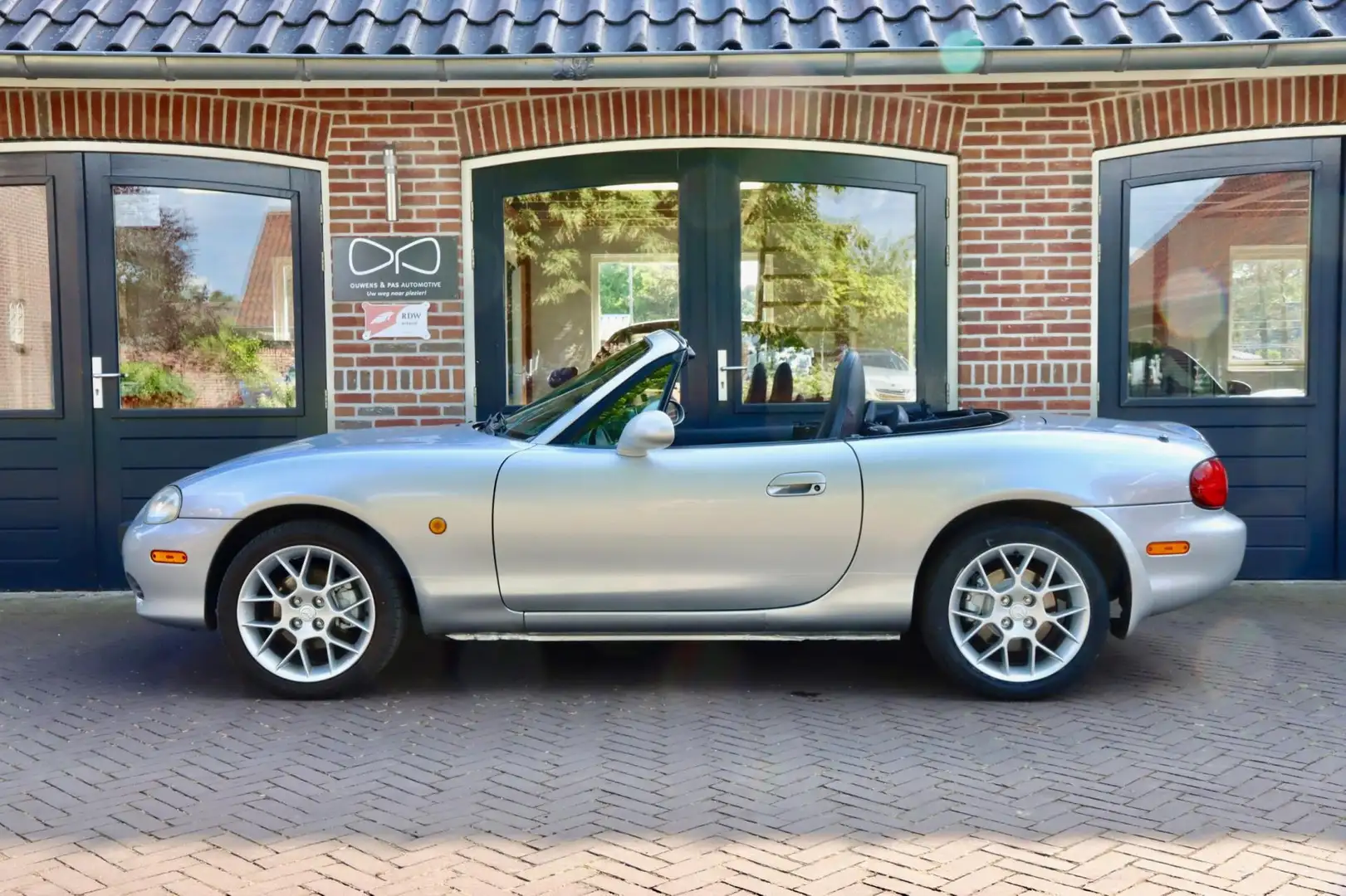 Mazda MX-5 1.6i Dynamic | NAP | 2e Eigenaar | NIEUWE DORPELS Grijs - 2