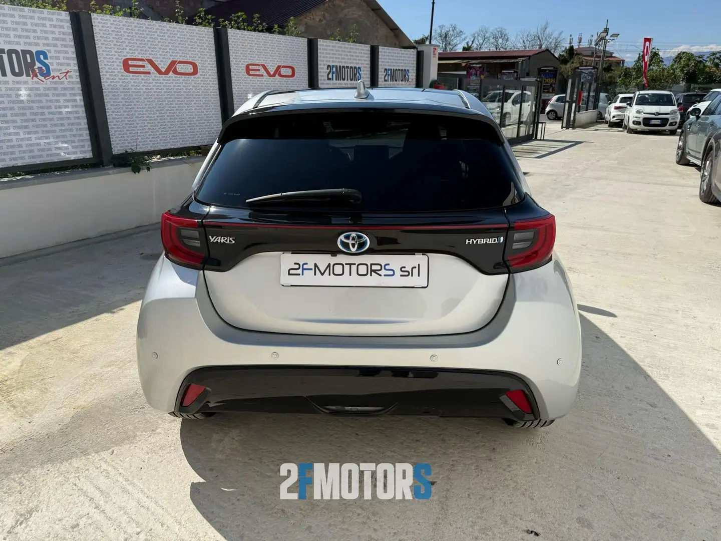 Toyota Yaris 1.5h Lounge Grigio - 2