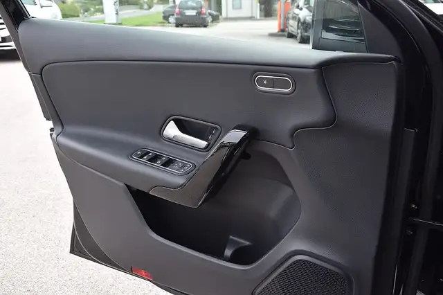 Mercedes-Benz A view 10