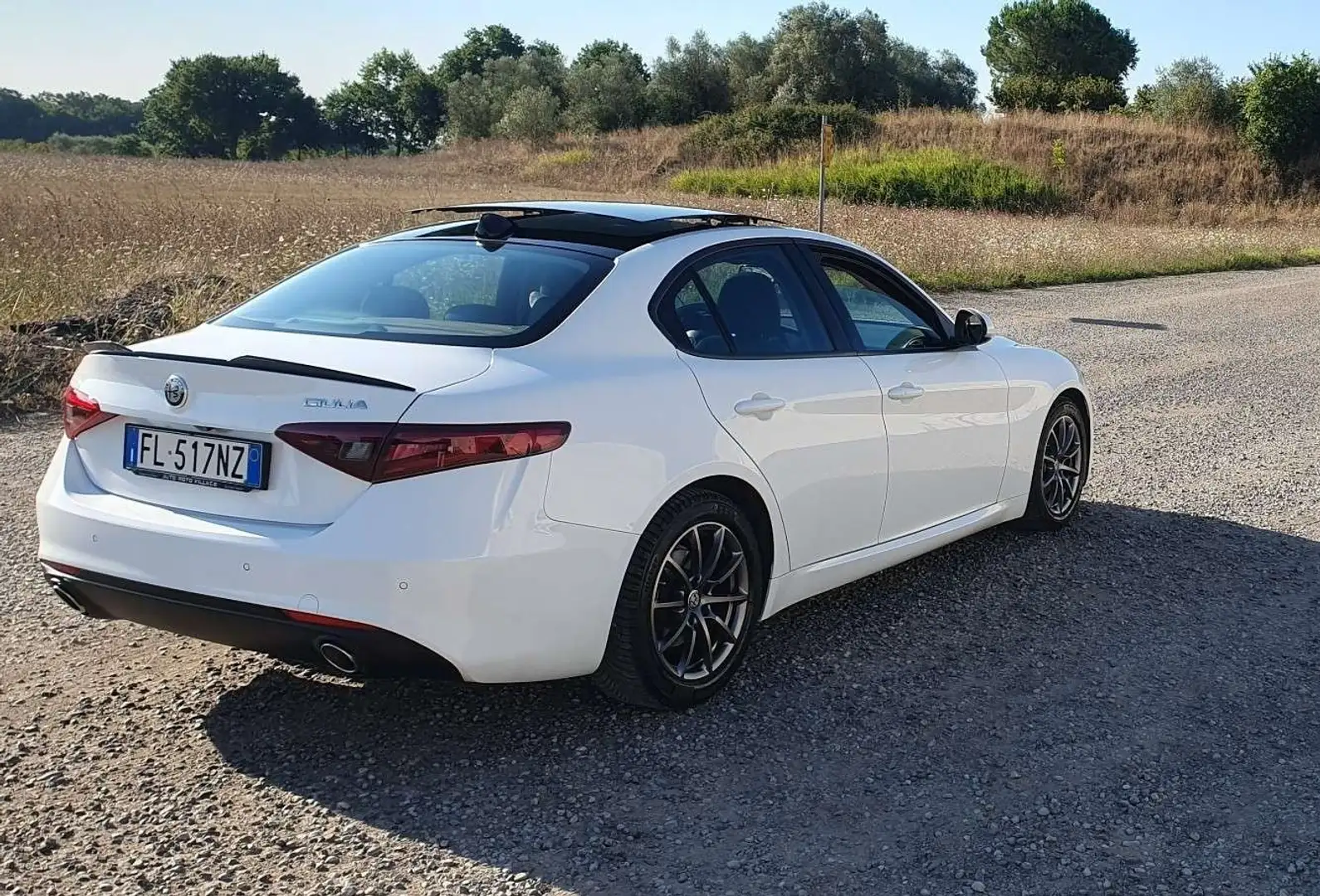Alfa Romeo Giulia 2.2 t Business Sport Launch Edition 180cv auto White - 1