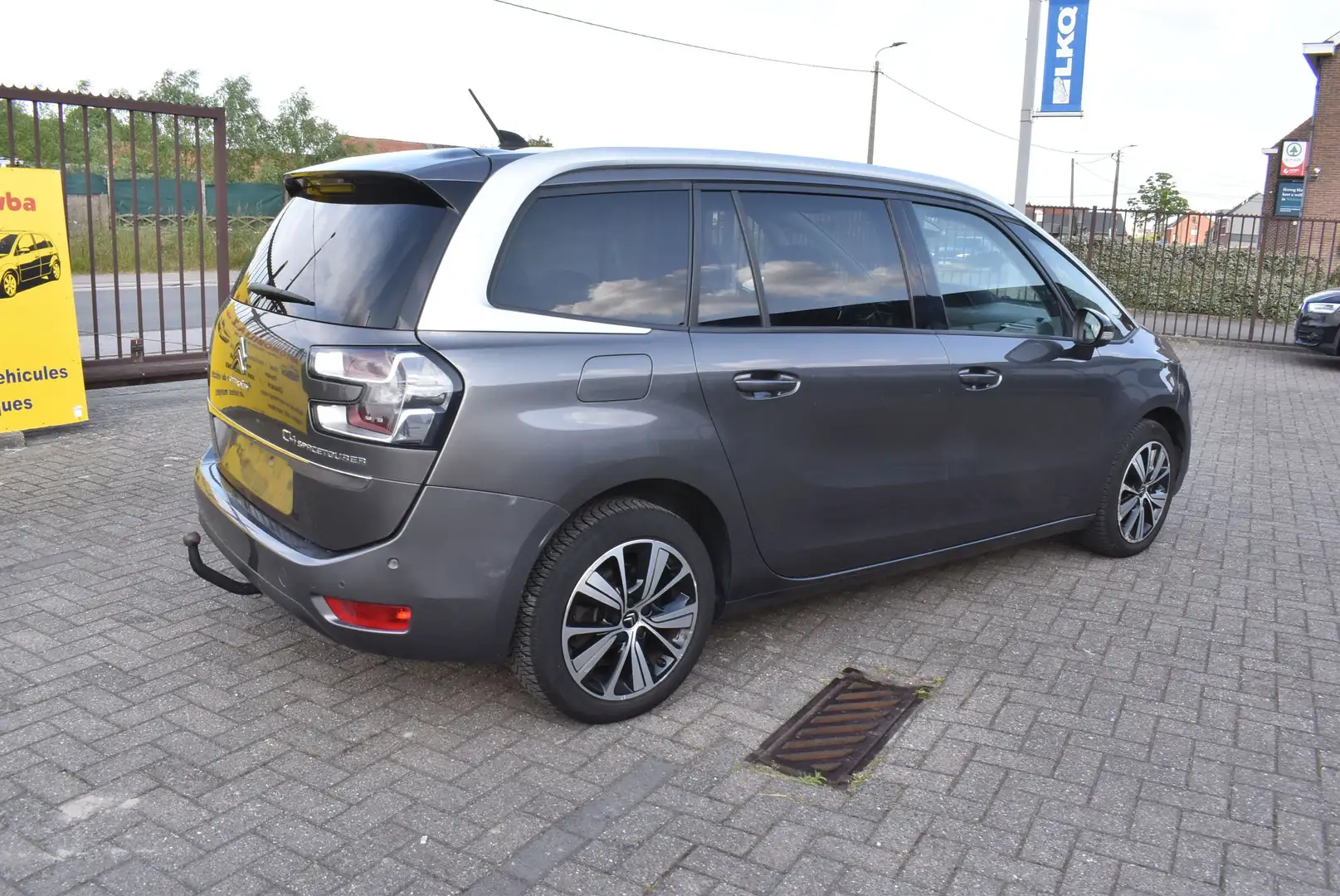 Citroen Grand C4 SpaceTourer 1.5 BlueHDi Shine 7PL/ GPS ***DESTOCKAGE B2B*** Bruin - 2