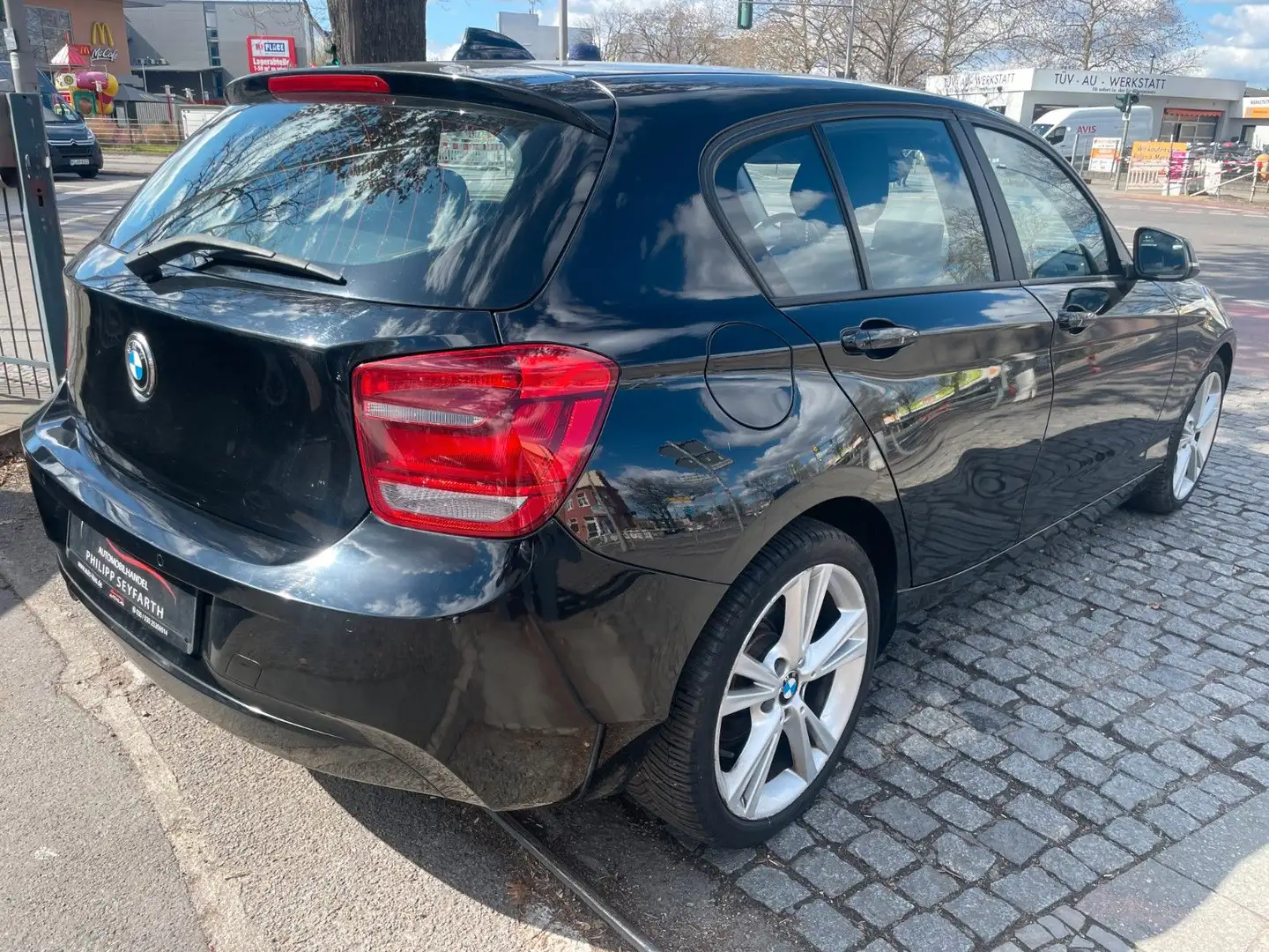 BMW 116 i LIM.*AUT.*KLIMA*PDC*STZHZ* Schwarz - 2
