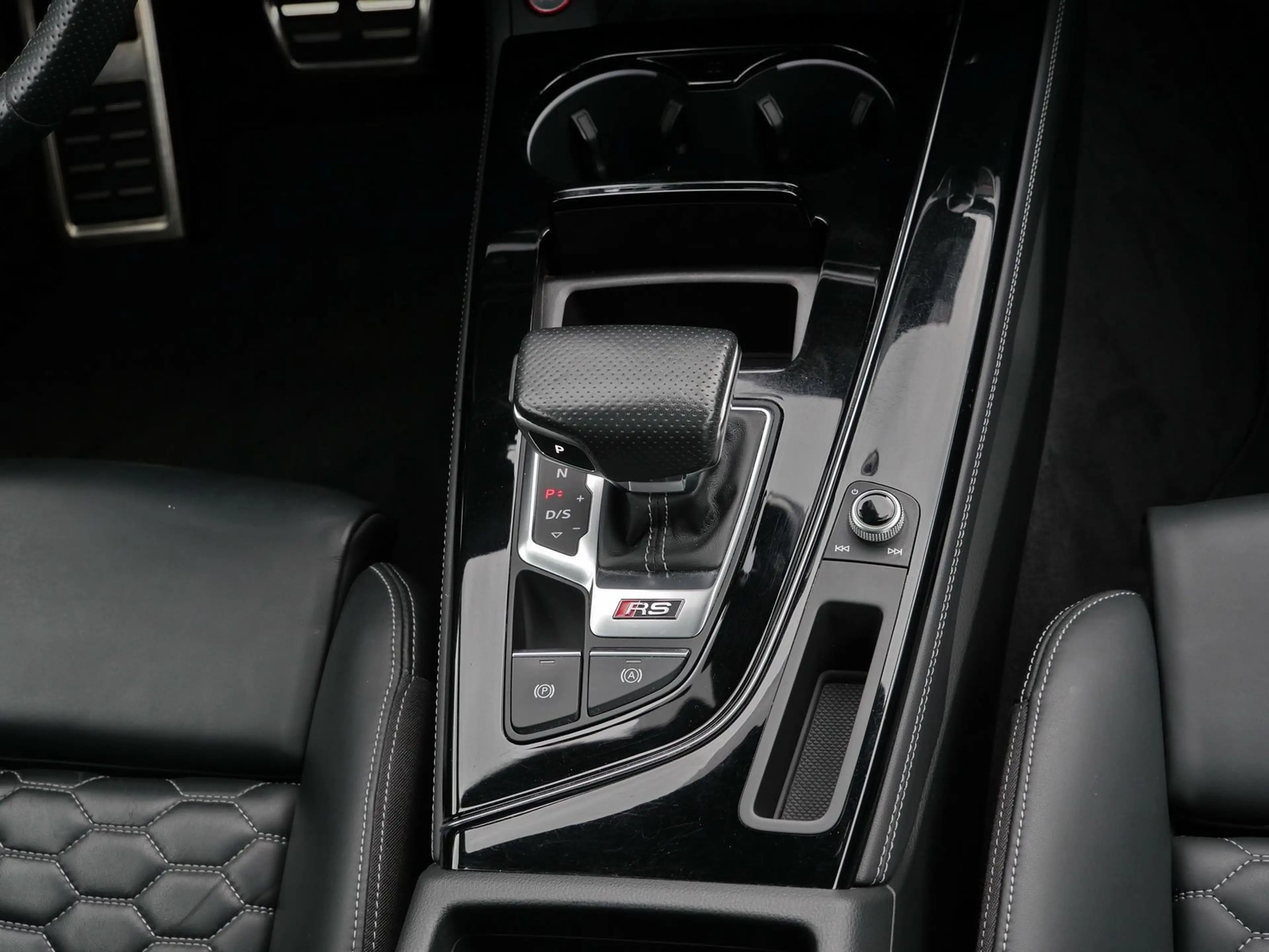Audi RS4 quattro B&O*Schwarz*Pano*HuD*360° — photo 7