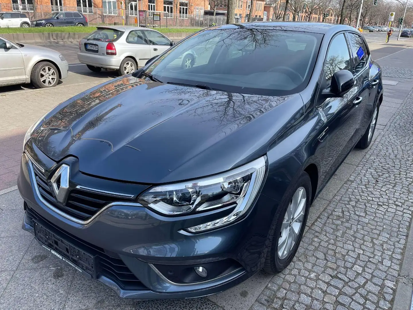 Renault Megane dci 130 Limited Deluxe Gris - 2
