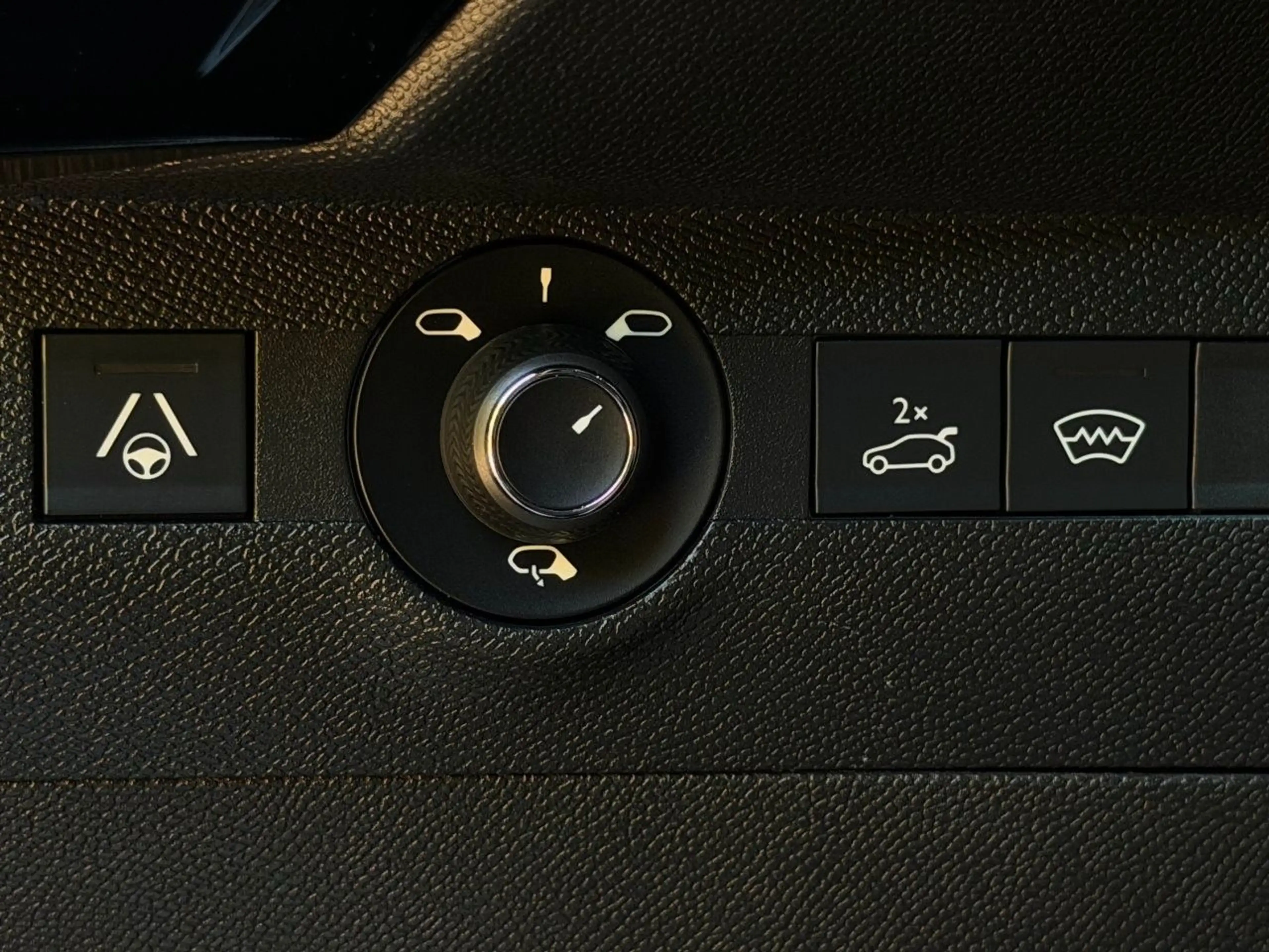 DS Automobiles DS 7 Crossback DS7 Etoile BlueHDI 130 EAT8 Panoramaschiebedach,Focal,Nappa,20" — photo 12