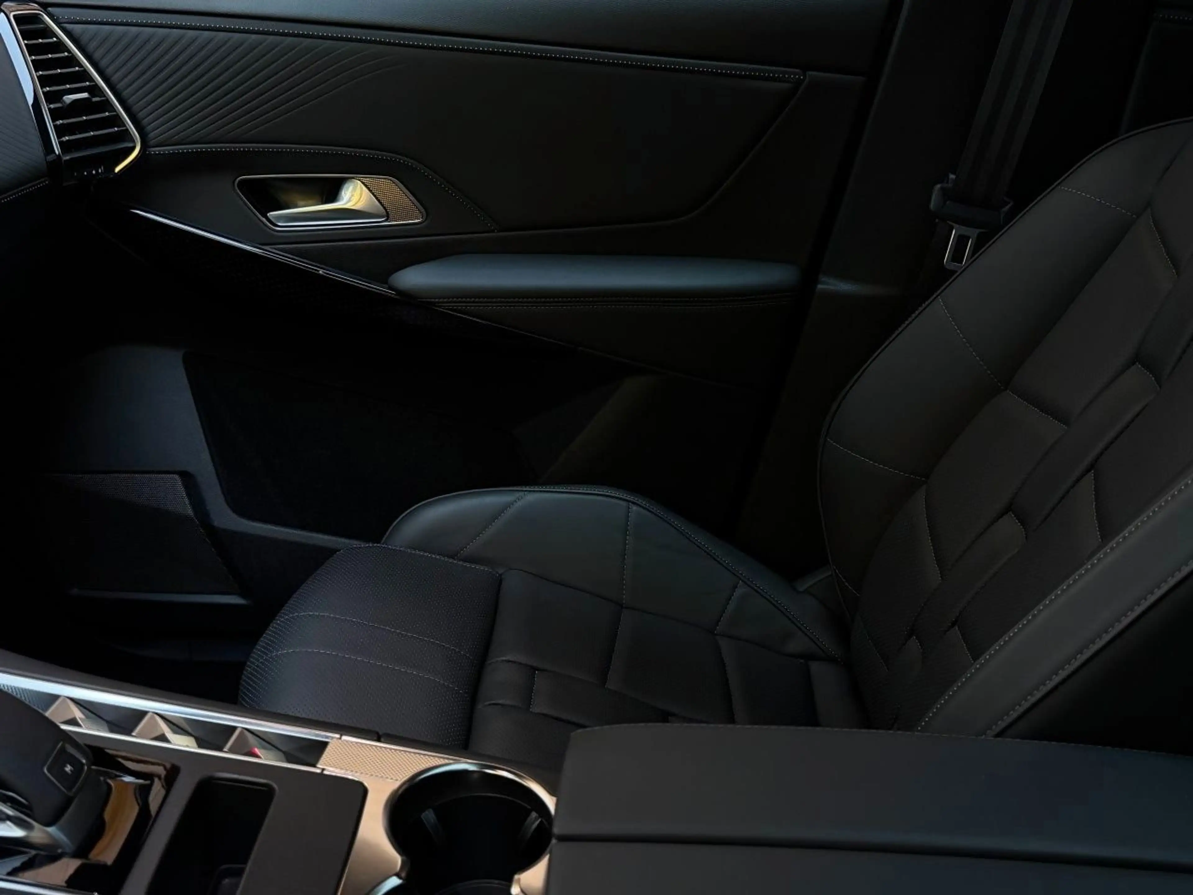 DS Automobiles DS 7 Crossback DS7 Etoile BlueHDI 130 EAT8 Panoramaschiebedach,Focal,Nappa,20" — photo 11