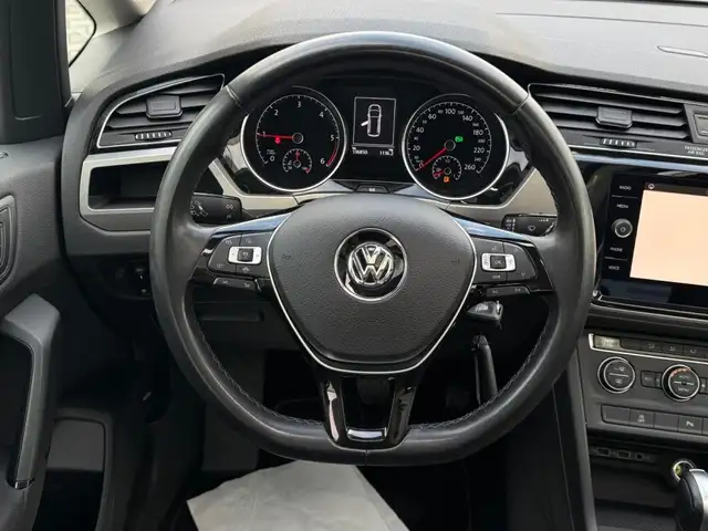 Volkswagen Touran view 8