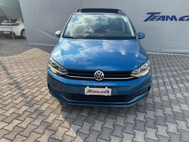 Volkswagen Touran view 2