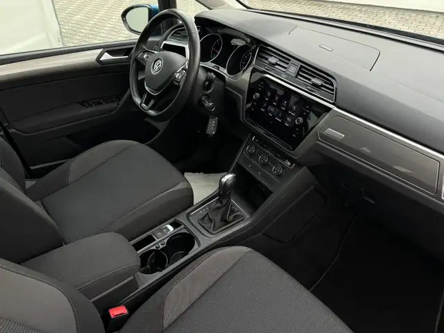 Volkswagen Touran view 6