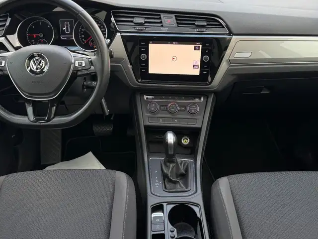 Volkswagen Touran view 9